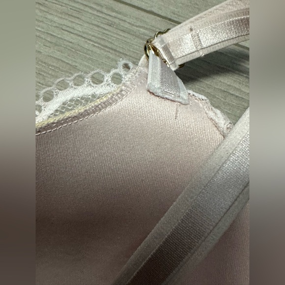 Victoria’s Secret Lined No Wire Lace Bra | Pink - Picture 9 of 11